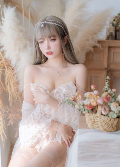 摸进她的内裤里疯狂揉她在线观看_BD英语在线视频播放